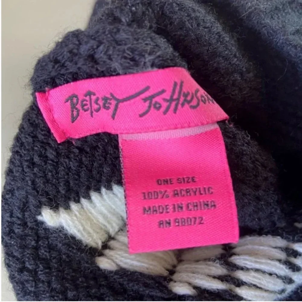 NWT BETSEY JOHNSON KISS and Tell Beanie